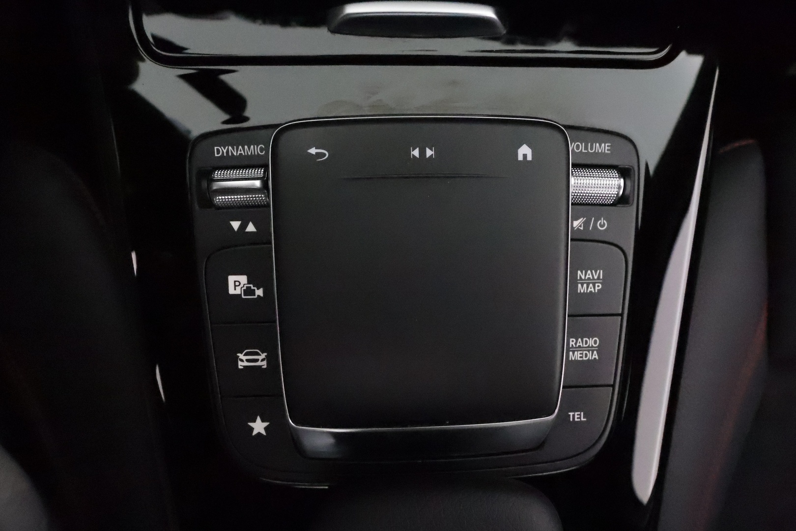 MERCEDES-BENZ A 2021