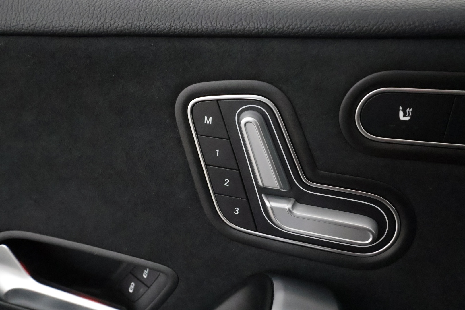 MERCEDES-BENZ A 2021