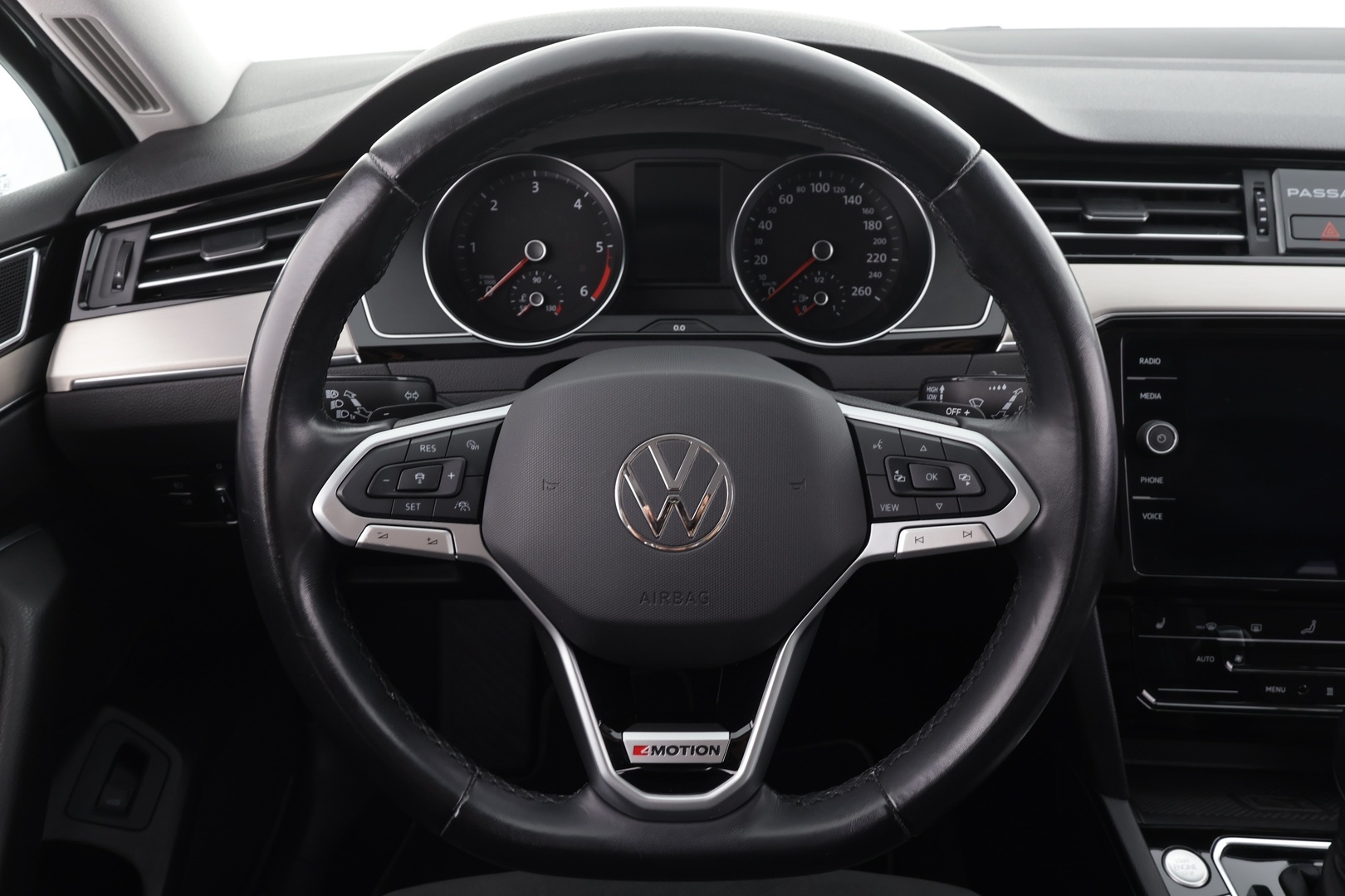 VOLKSWAGEN PASSAT 2022