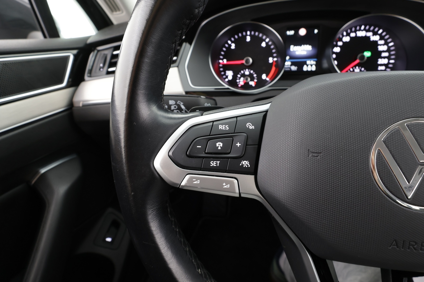 VOLKSWAGEN PASSAT 2022