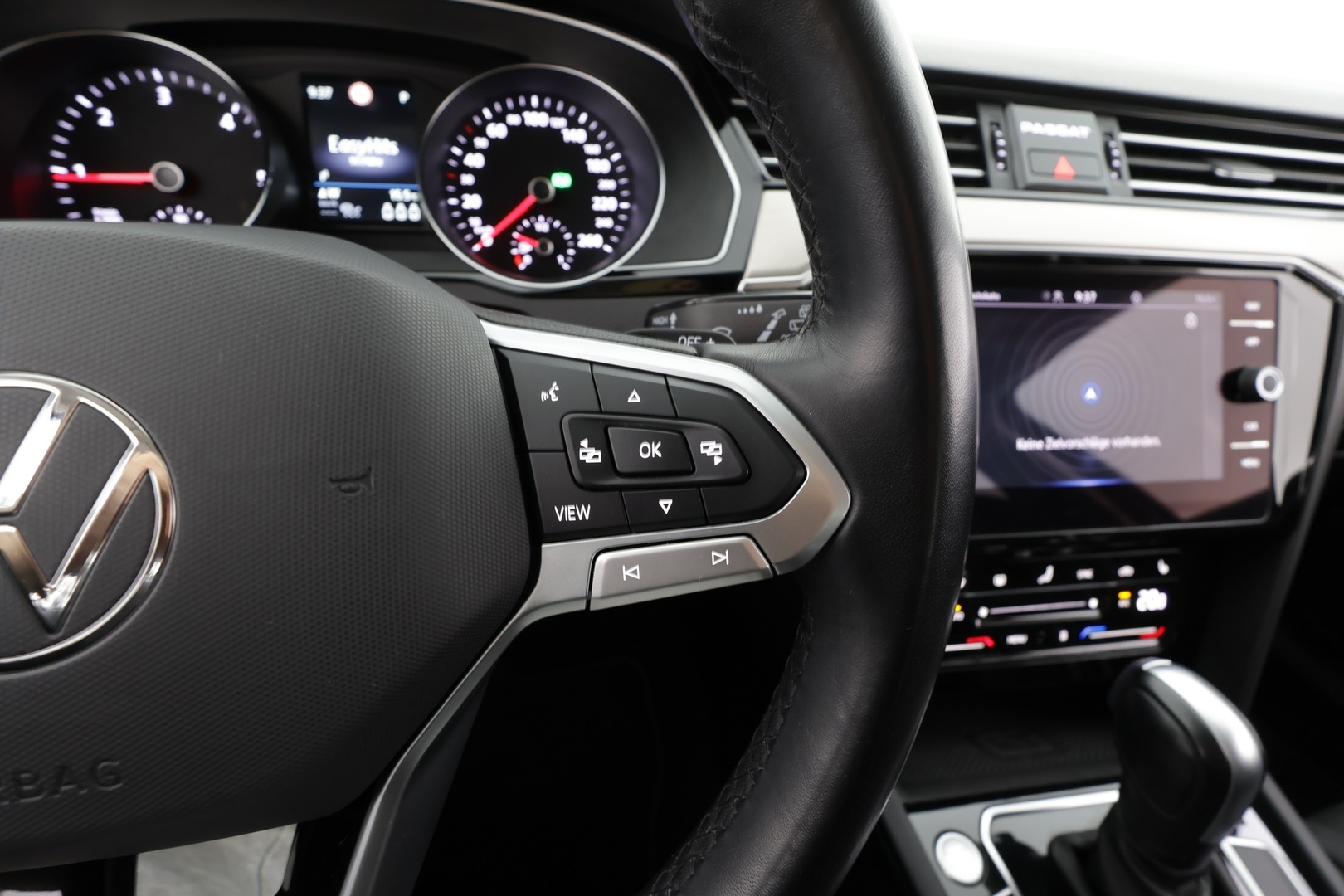 VOLKSWAGEN PASSAT 2022