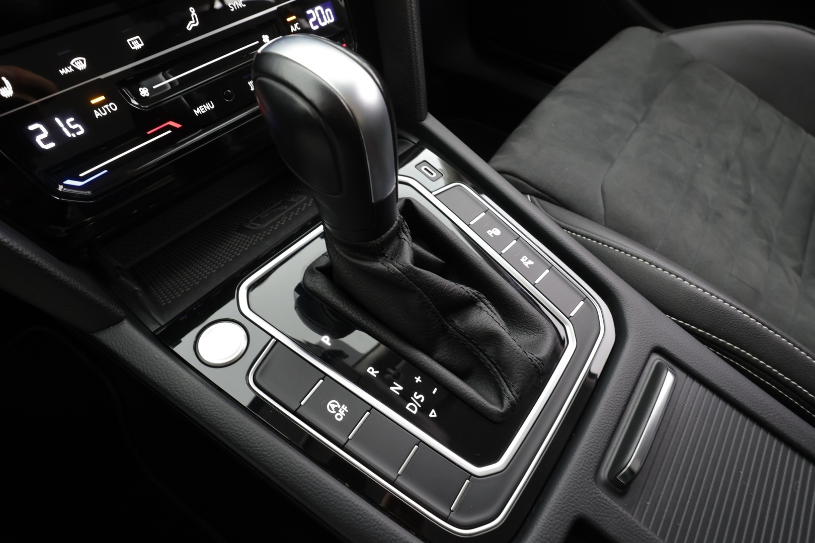 VOLKSWAGEN PASSAT 2022