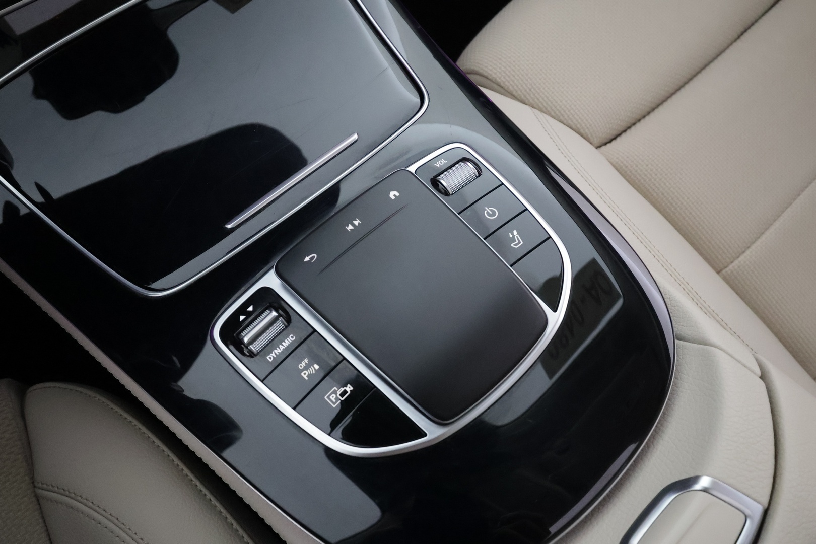 MERCEDES-BENZ E 2021