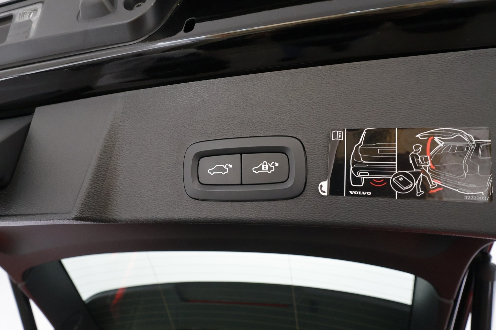 MERCEDES-BENZ E 2023