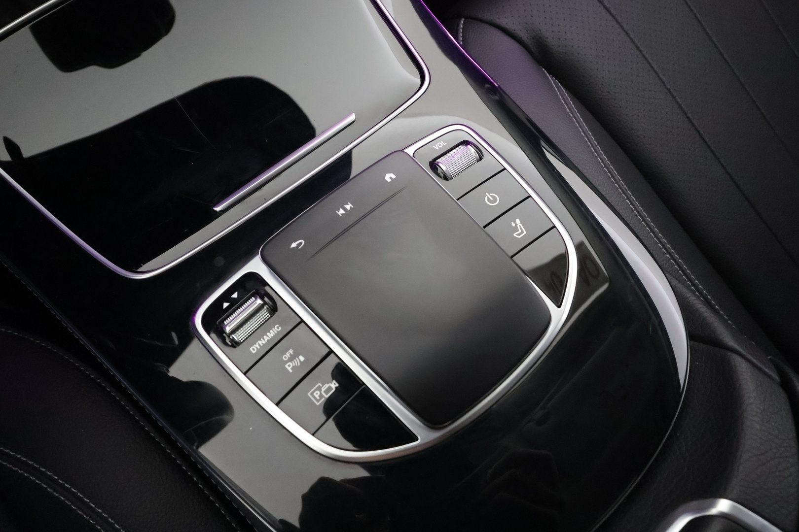 MERCEDES-BENZ E 2023