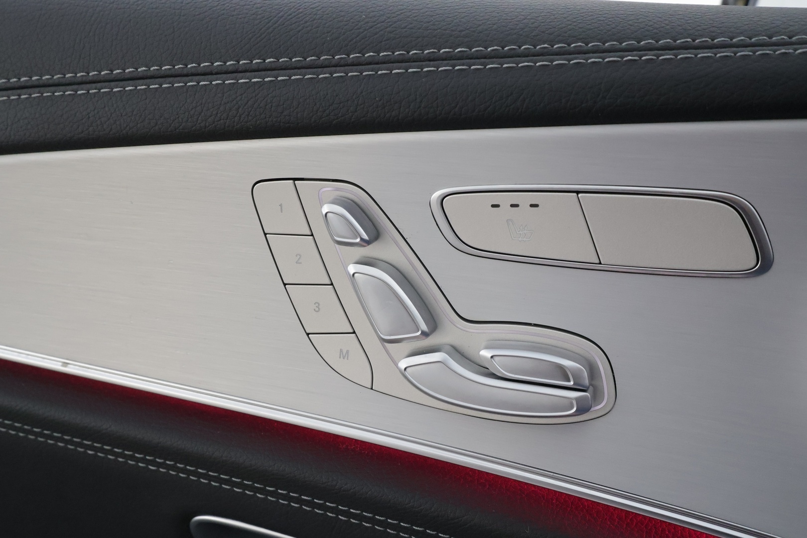 MERCEDES-BENZ E 2023