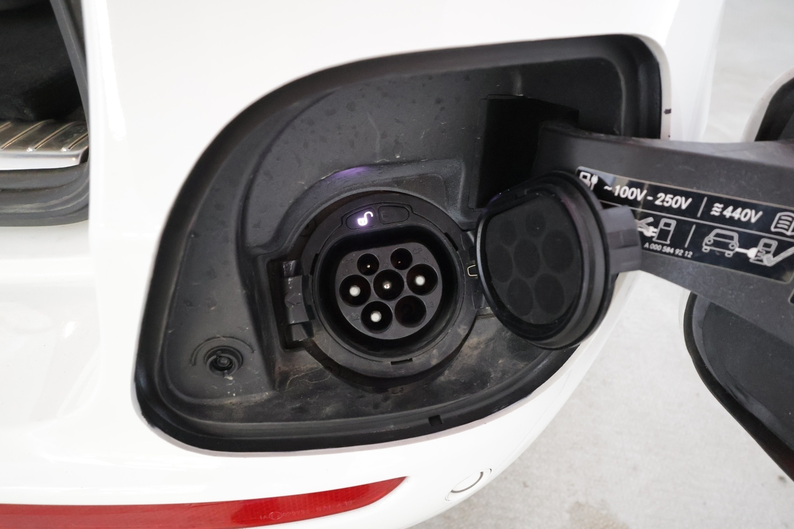 MERCEDES-BENZ E 2023