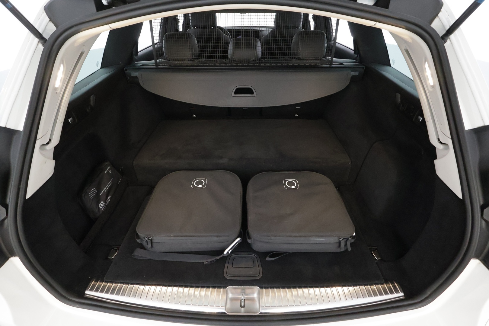 MERCEDES-BENZ E 2023