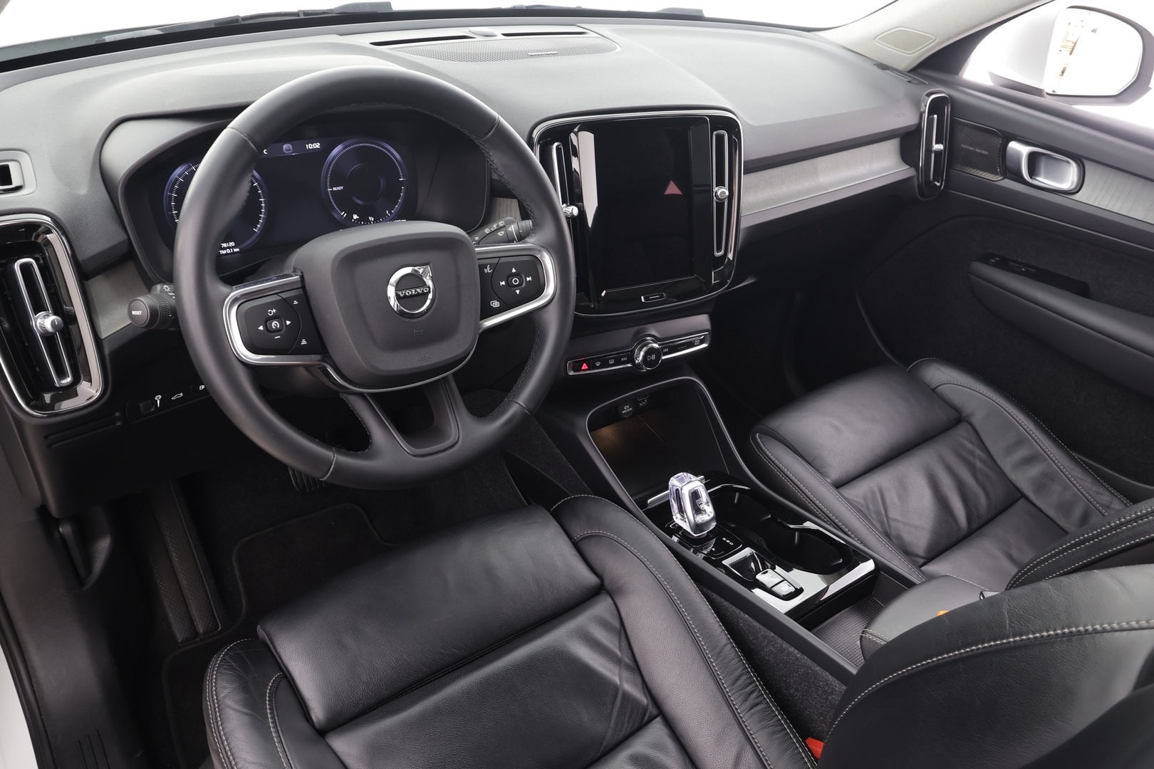 VOLVO XC40 2022