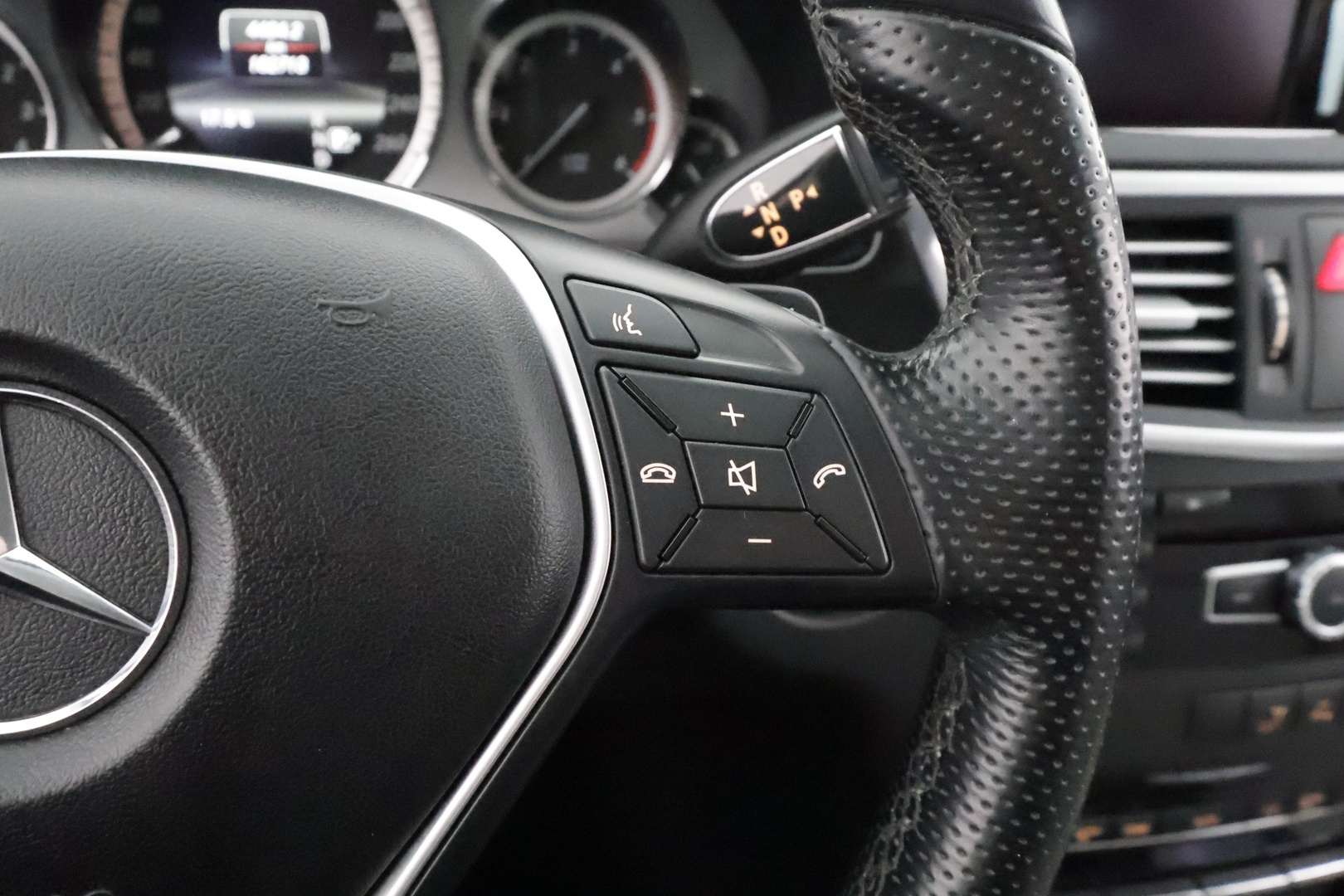 MERCEDES-BENZ E 2013