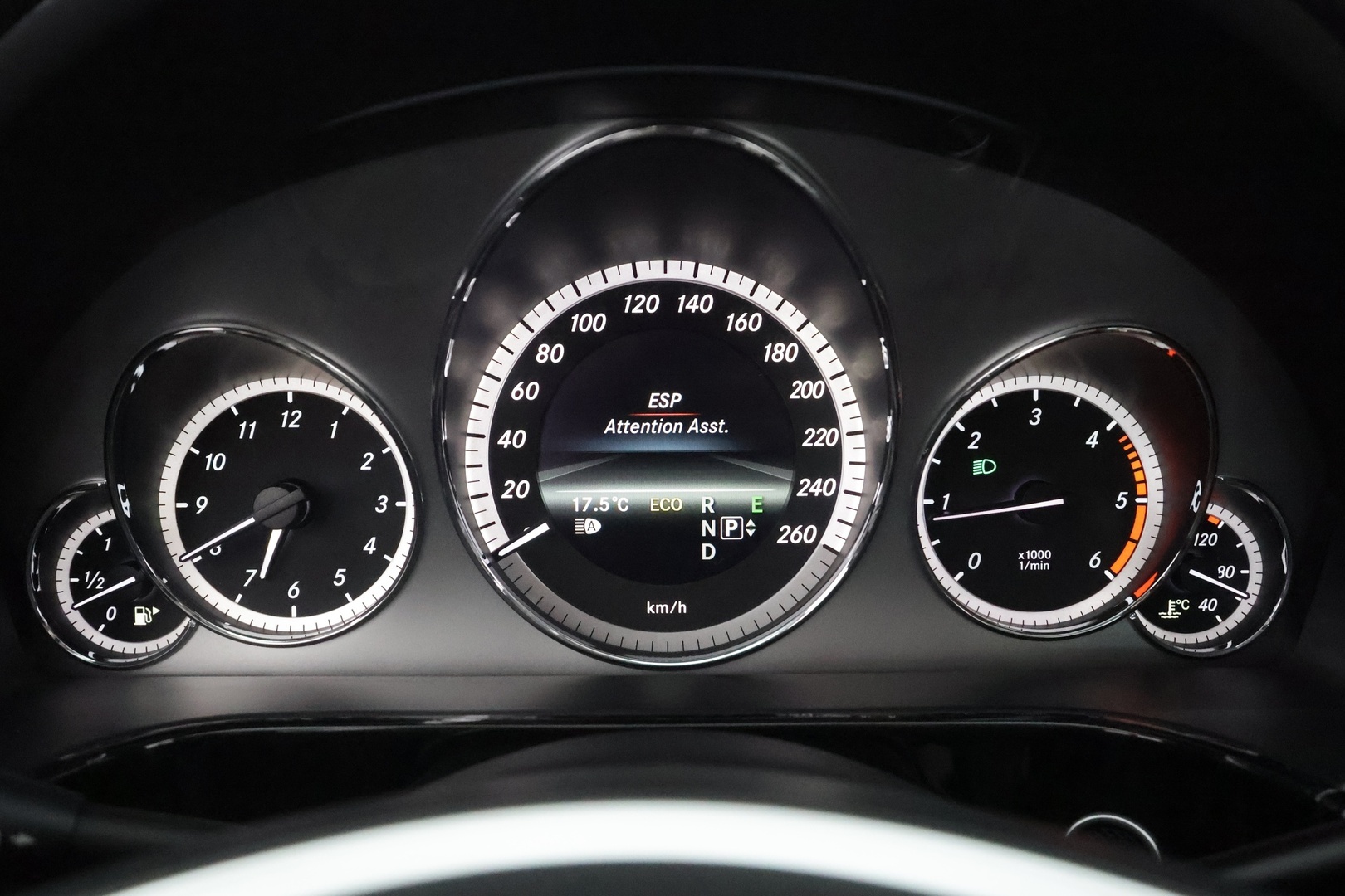 MERCEDES-BENZ E 2013