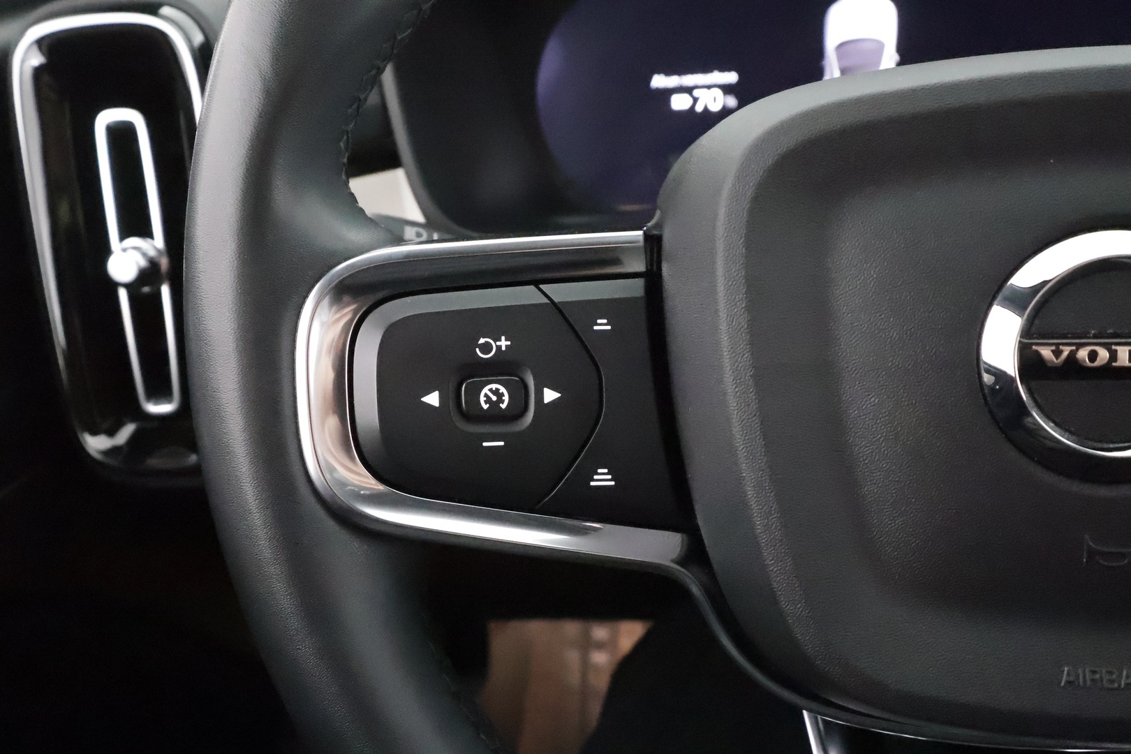 VOLVO C40 2023