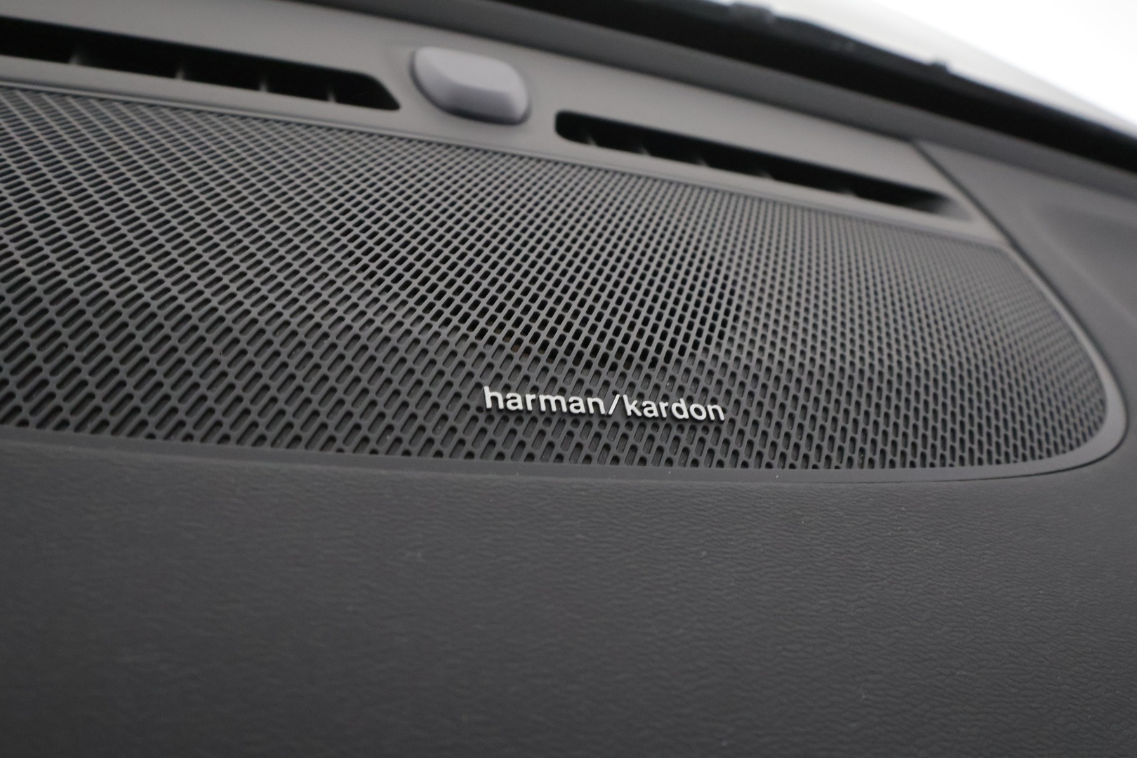 VOLVO C40 2023
