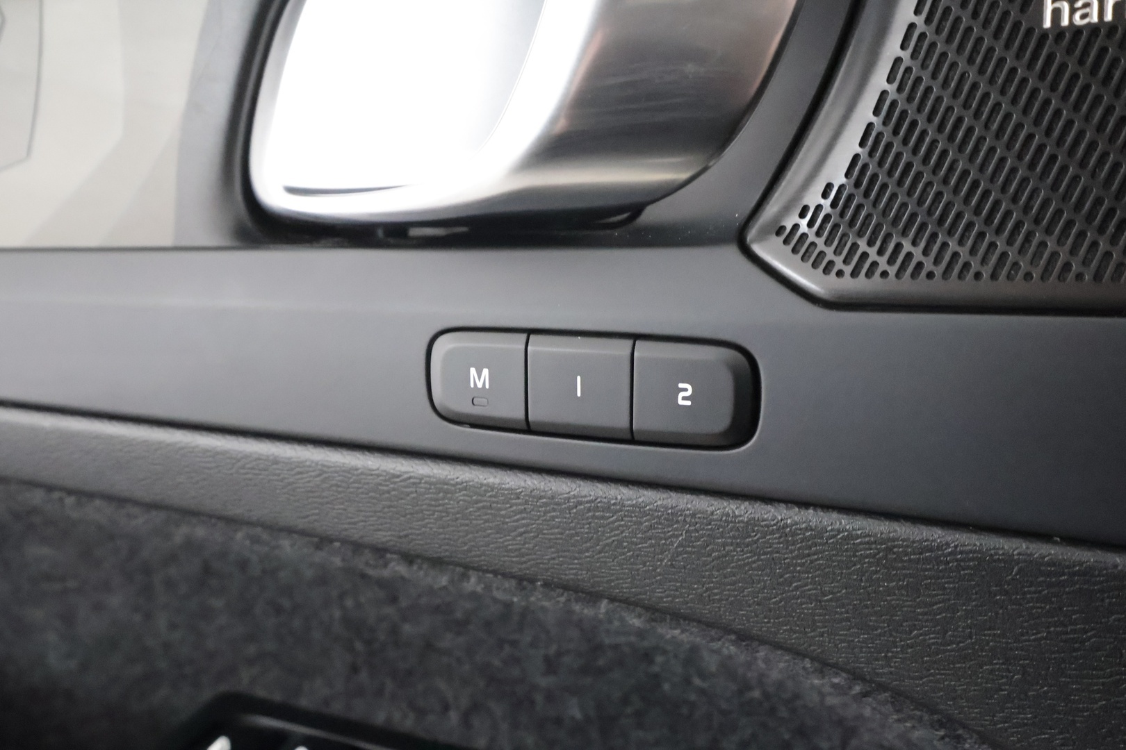VOLVO C40 2023