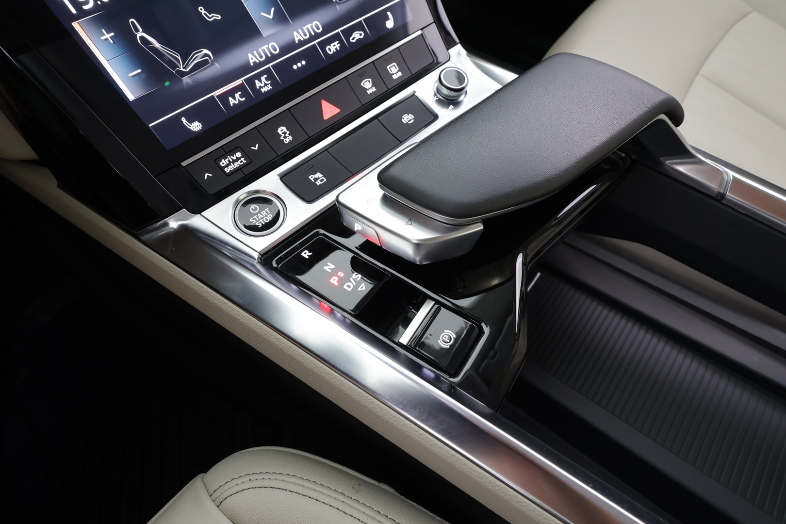 AUDI Q8 E-TRON 2024