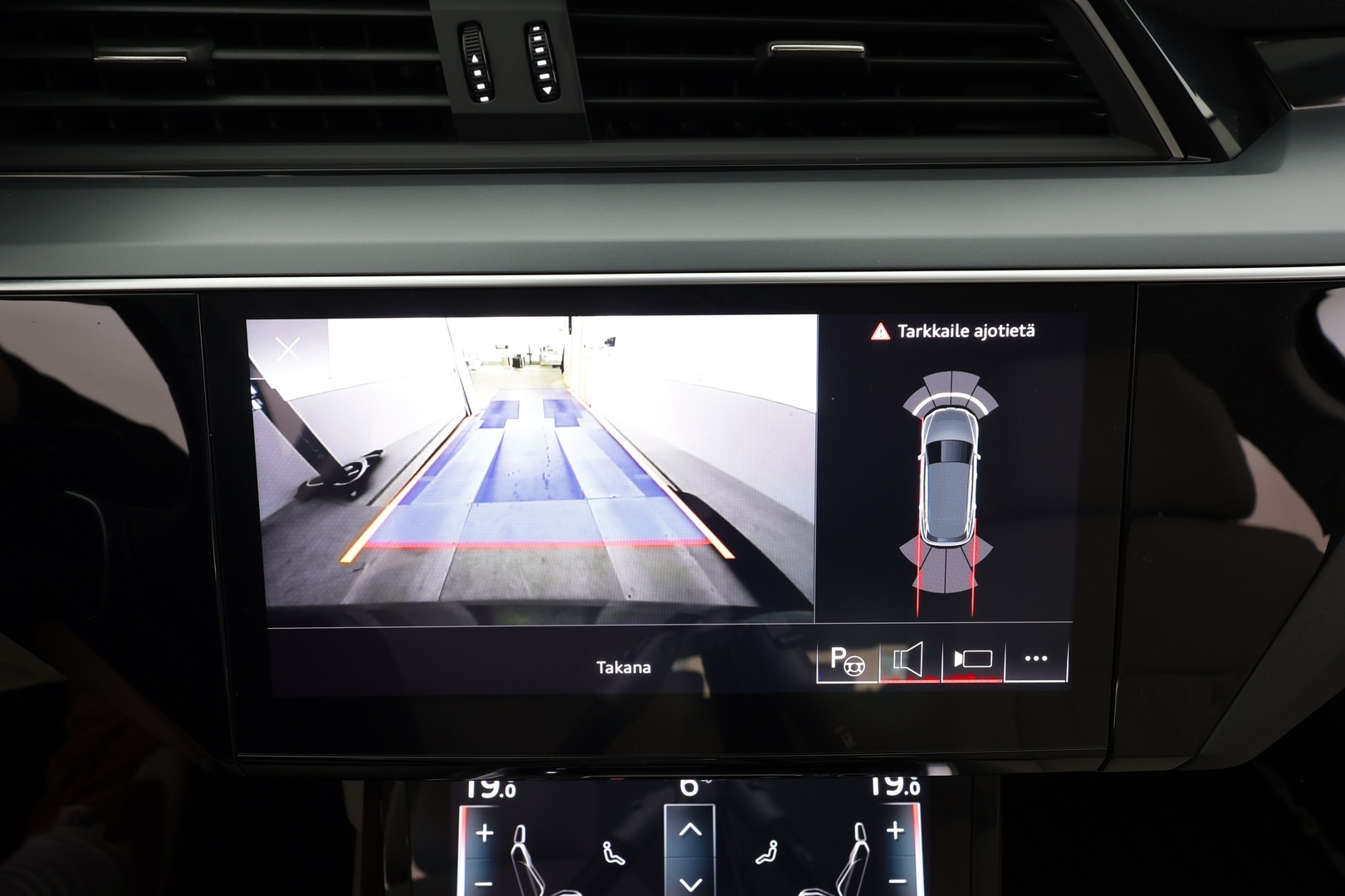 AUDI Q8 E-TRON 2024