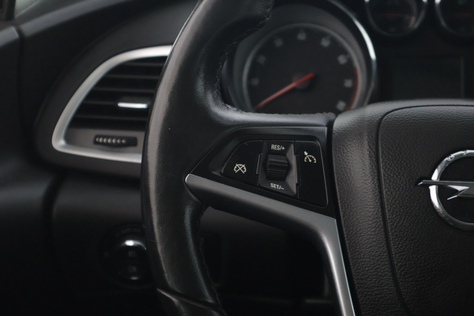 OPEL Astra 2012
