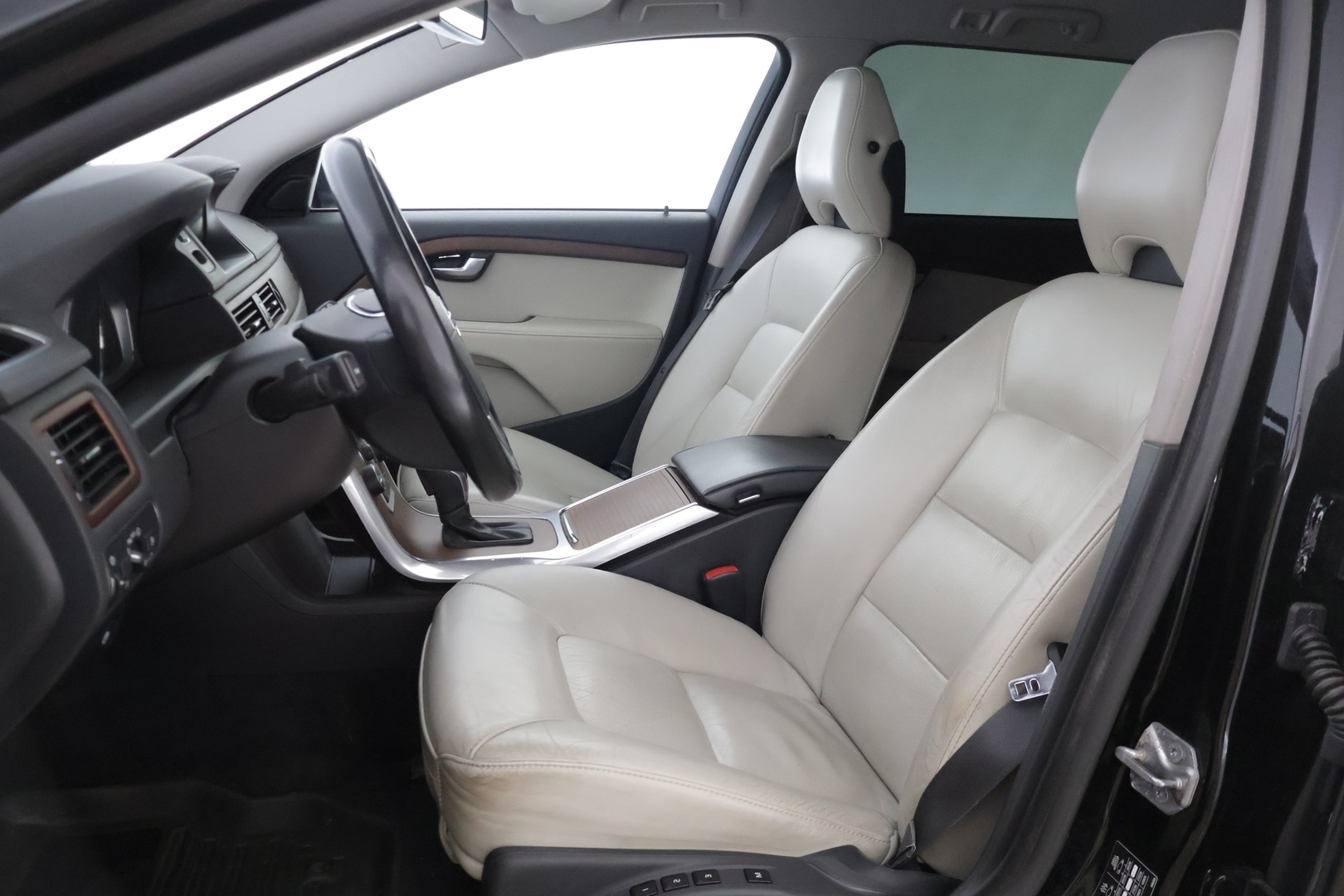 VOLVO V70 2014