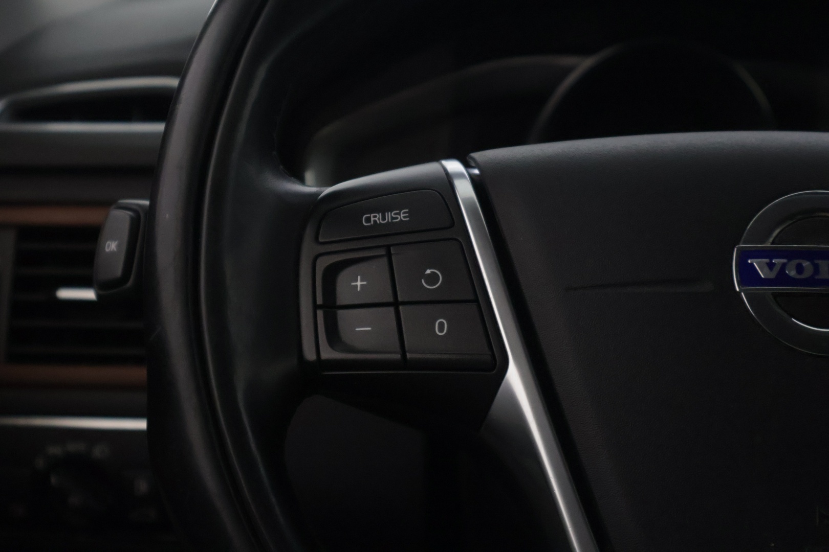 VOLVO V70 2014