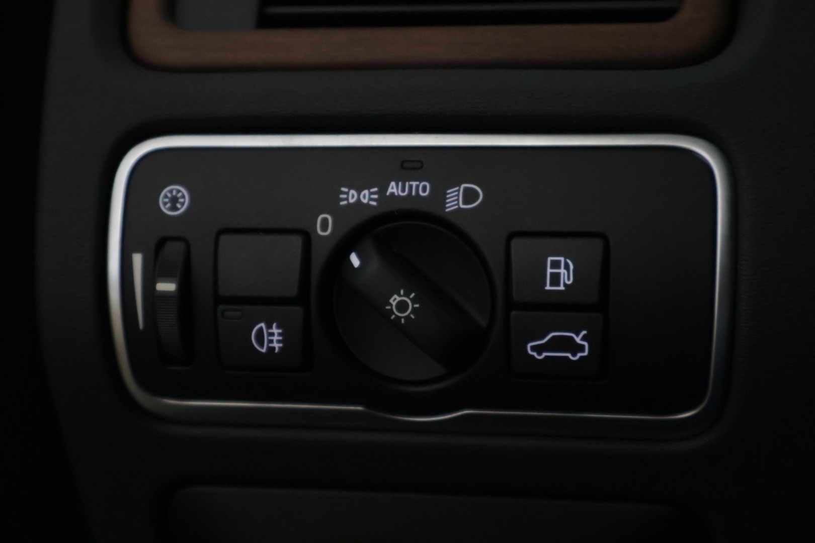 VOLVO V70 2014