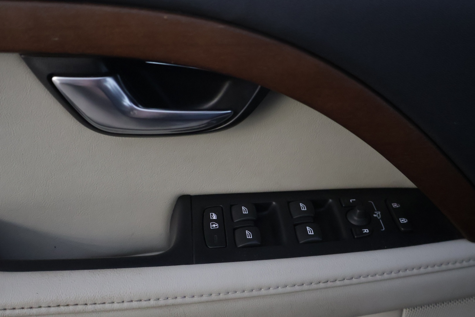 VOLVO V70 2014