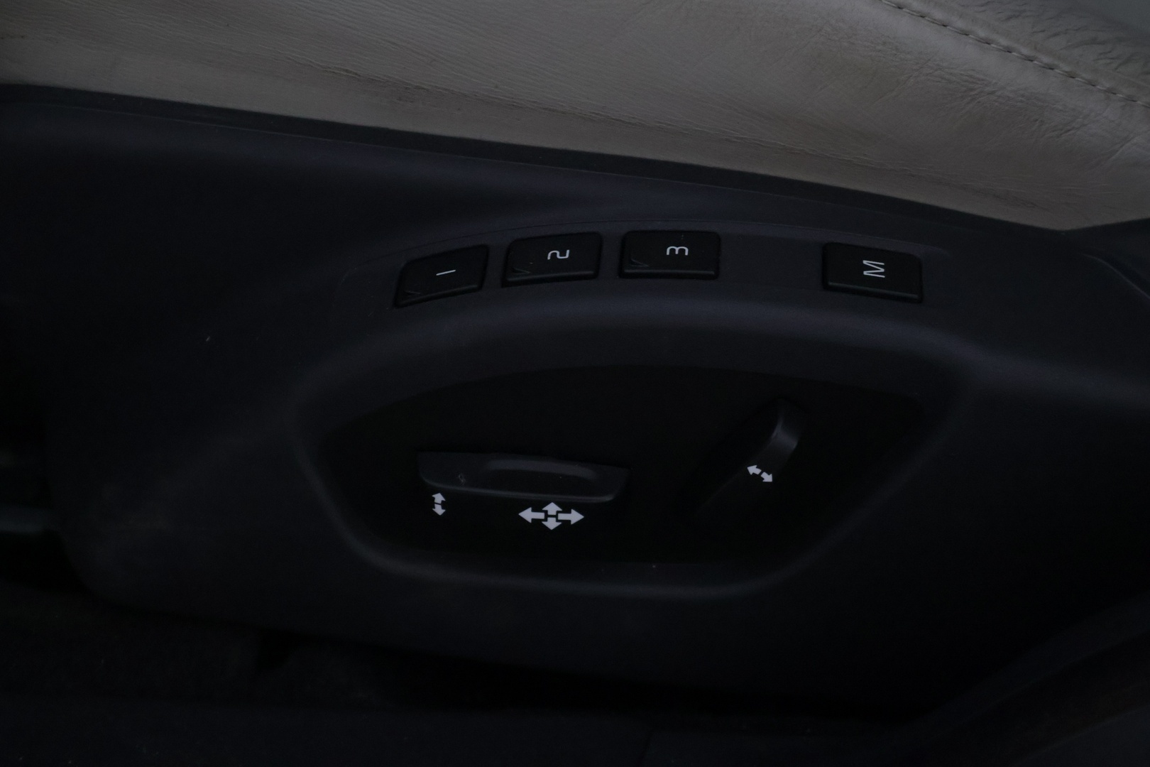 VOLVO V70 2014