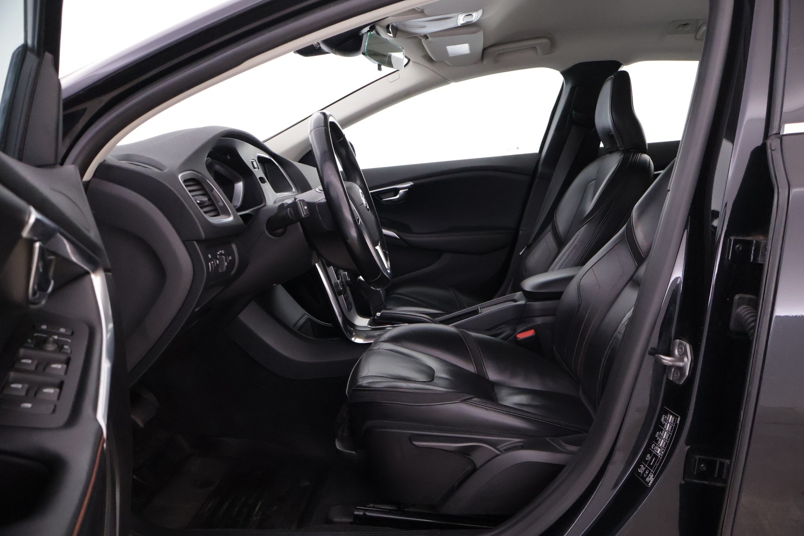 VOLVO V40 2015