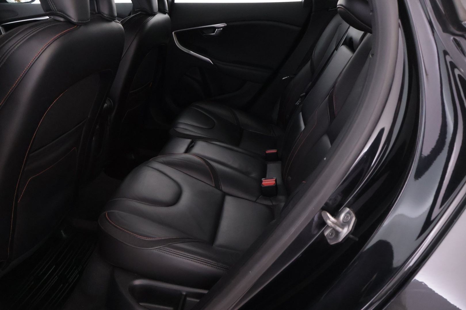 VOLVO V40 2015