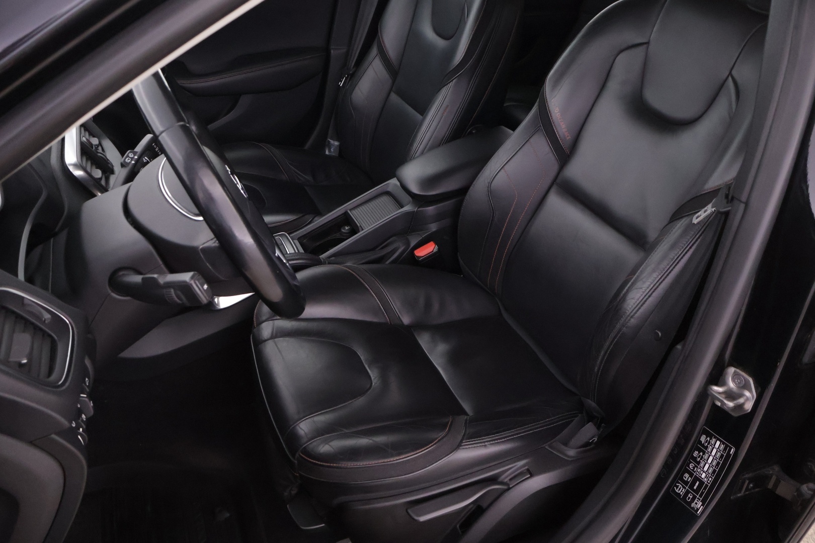 VOLVO V40 2015