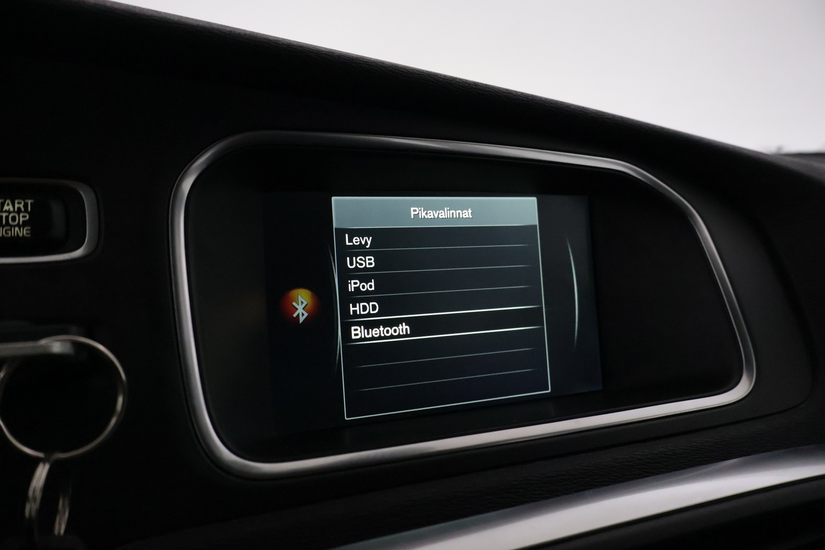 VOLVO V40 2015