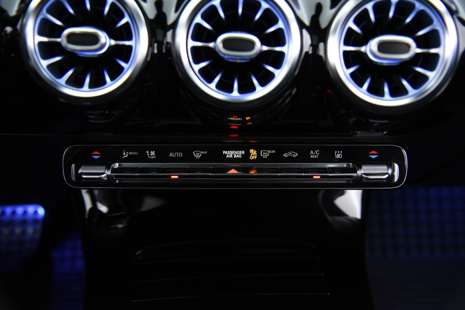 MERCEDES-BENZ A 2020