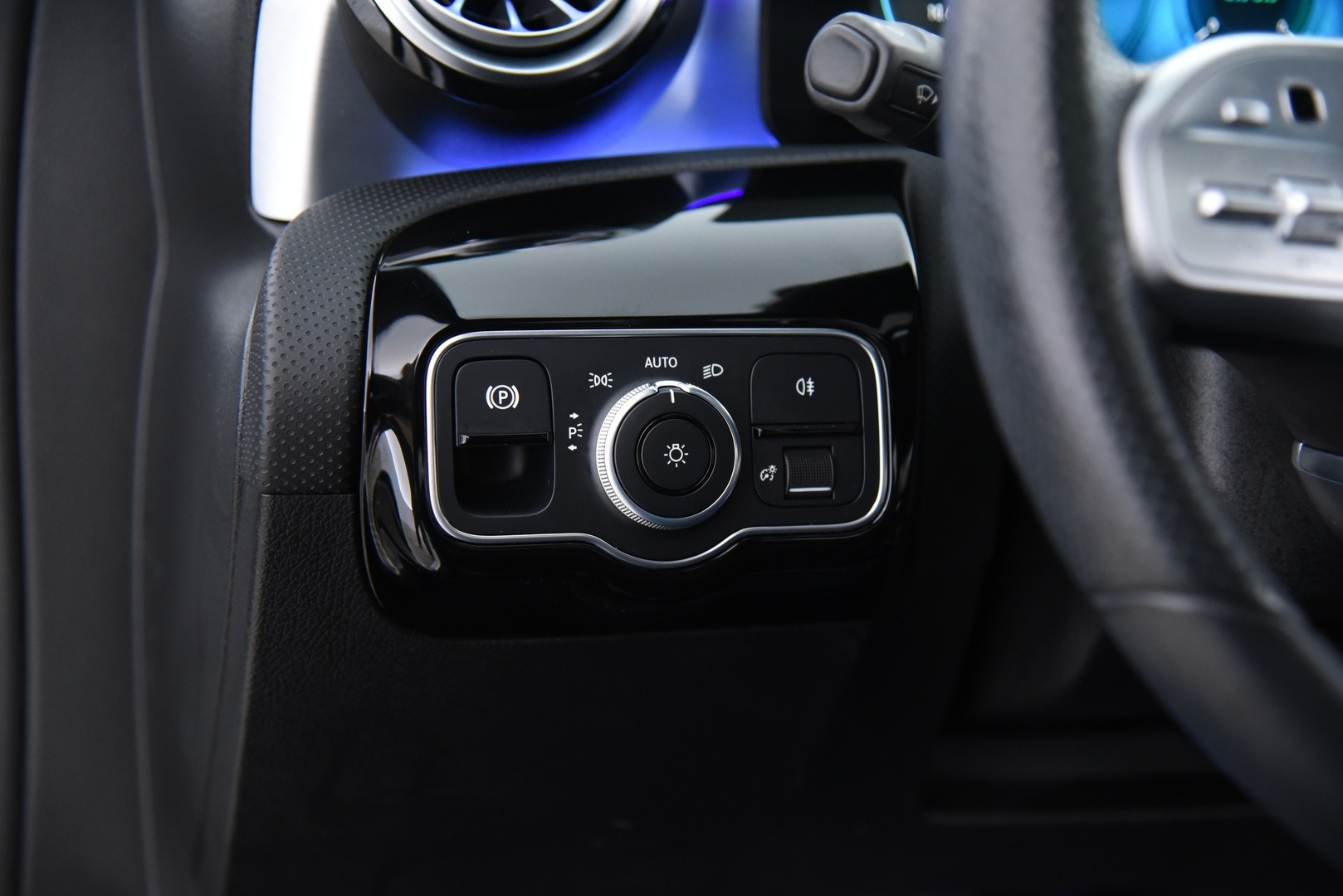 MERCEDES-BENZ A 2020