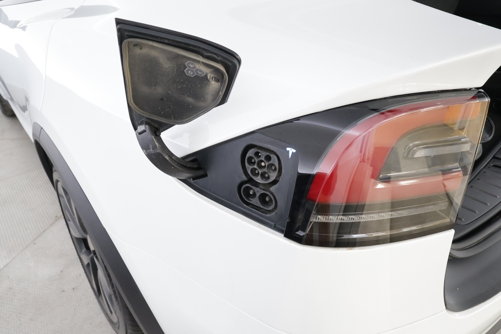 TESLA Model X 2023