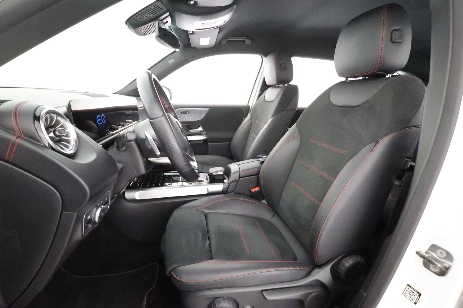 MERCEDES-BENZ EQB 2023