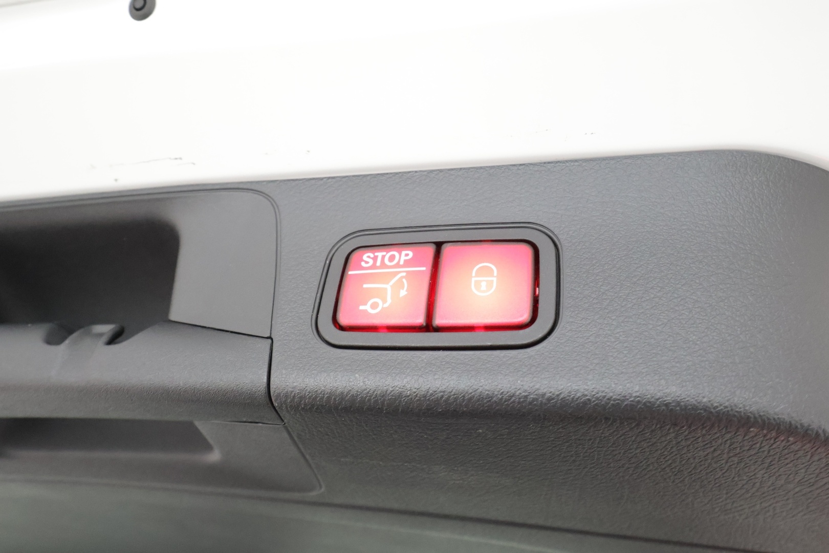 MERCEDES-BENZ EQB 2023