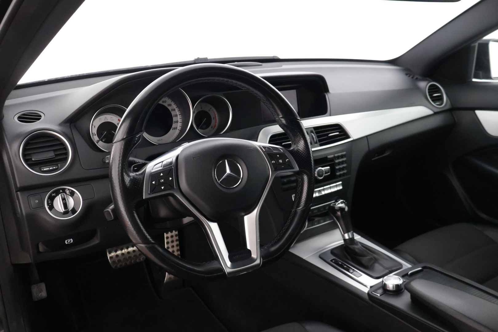 MERCEDES-BENZ C 2011