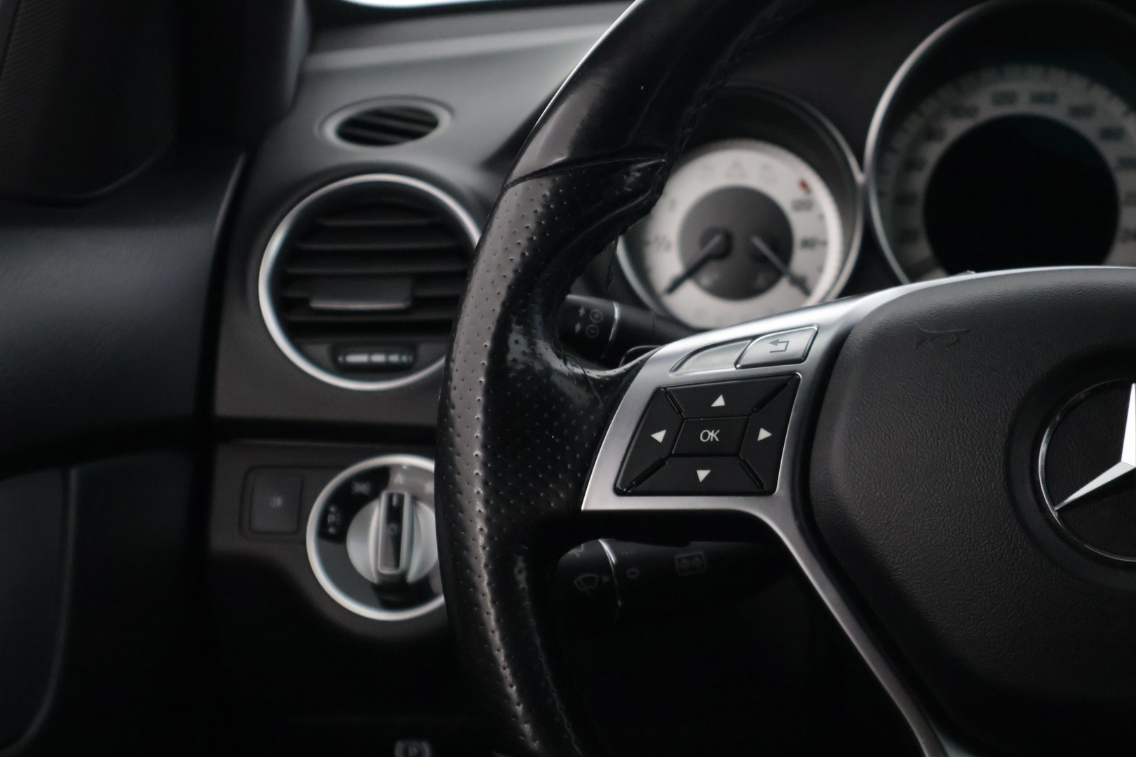 MERCEDES-BENZ C 2011