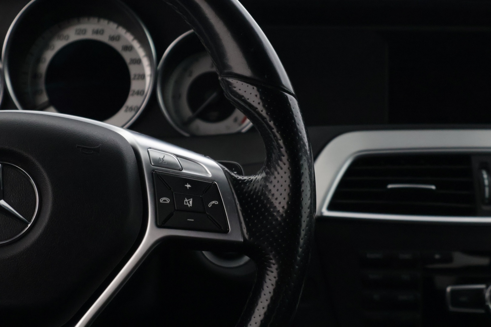 MERCEDES-BENZ C 2011