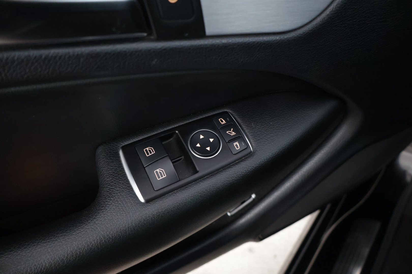 MERCEDES-BENZ C 2011