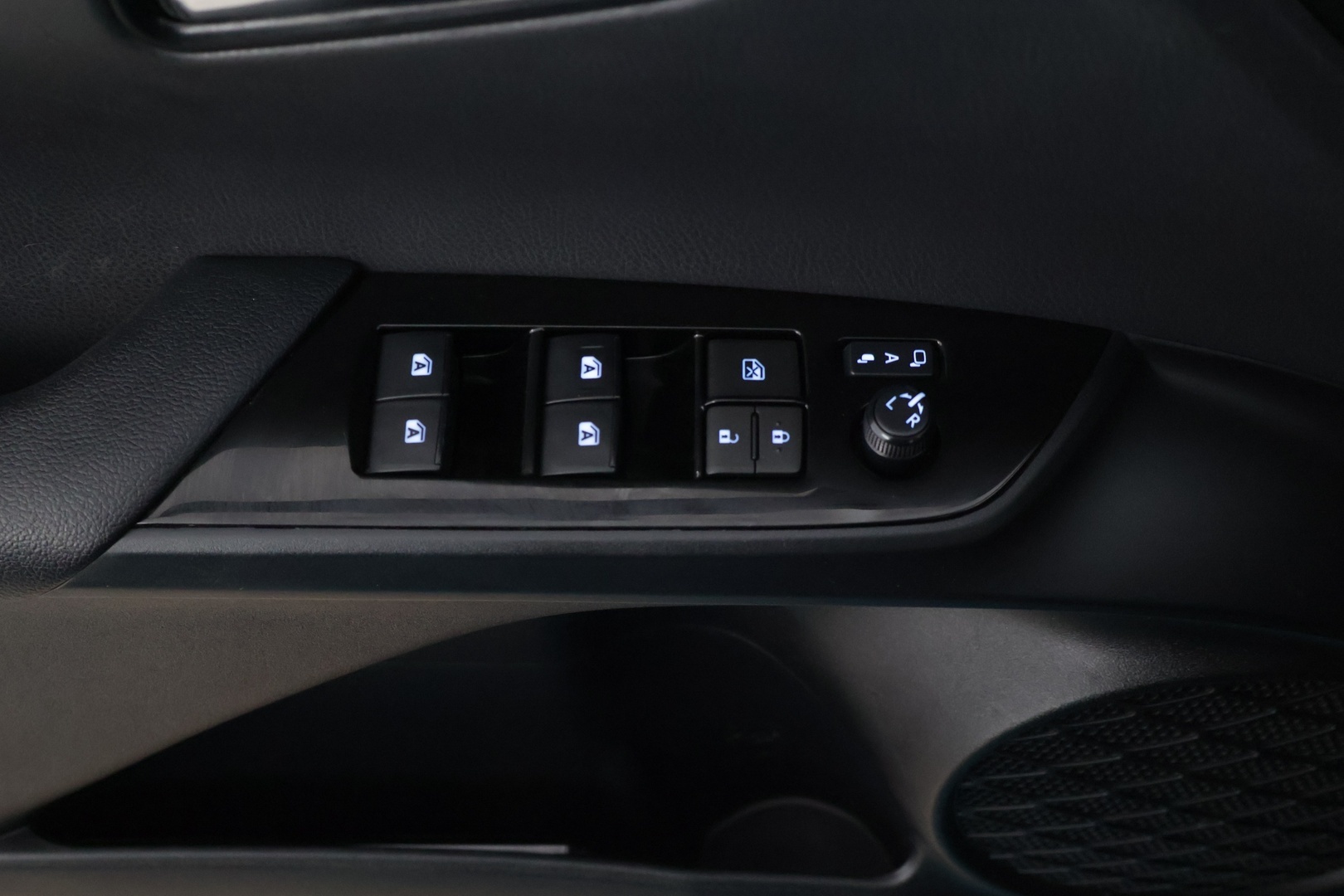 TOYOTA Prius Plug-in 2019