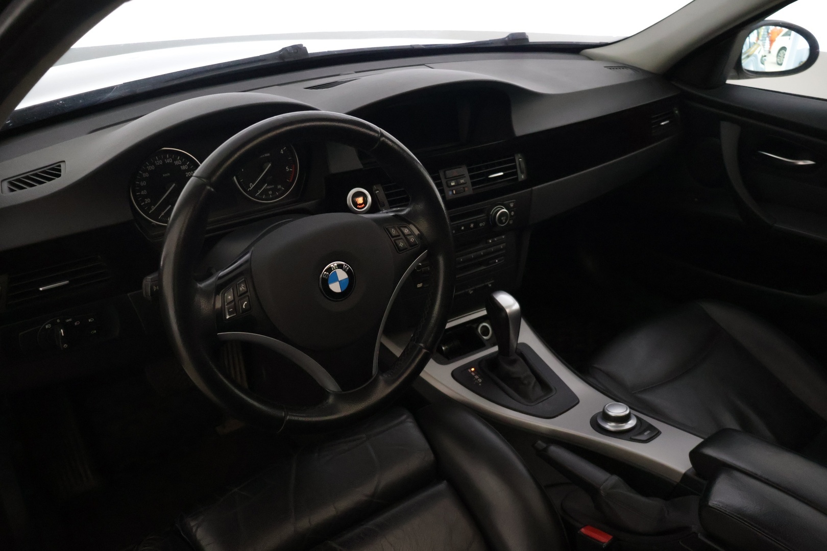 BMW 330 2008
