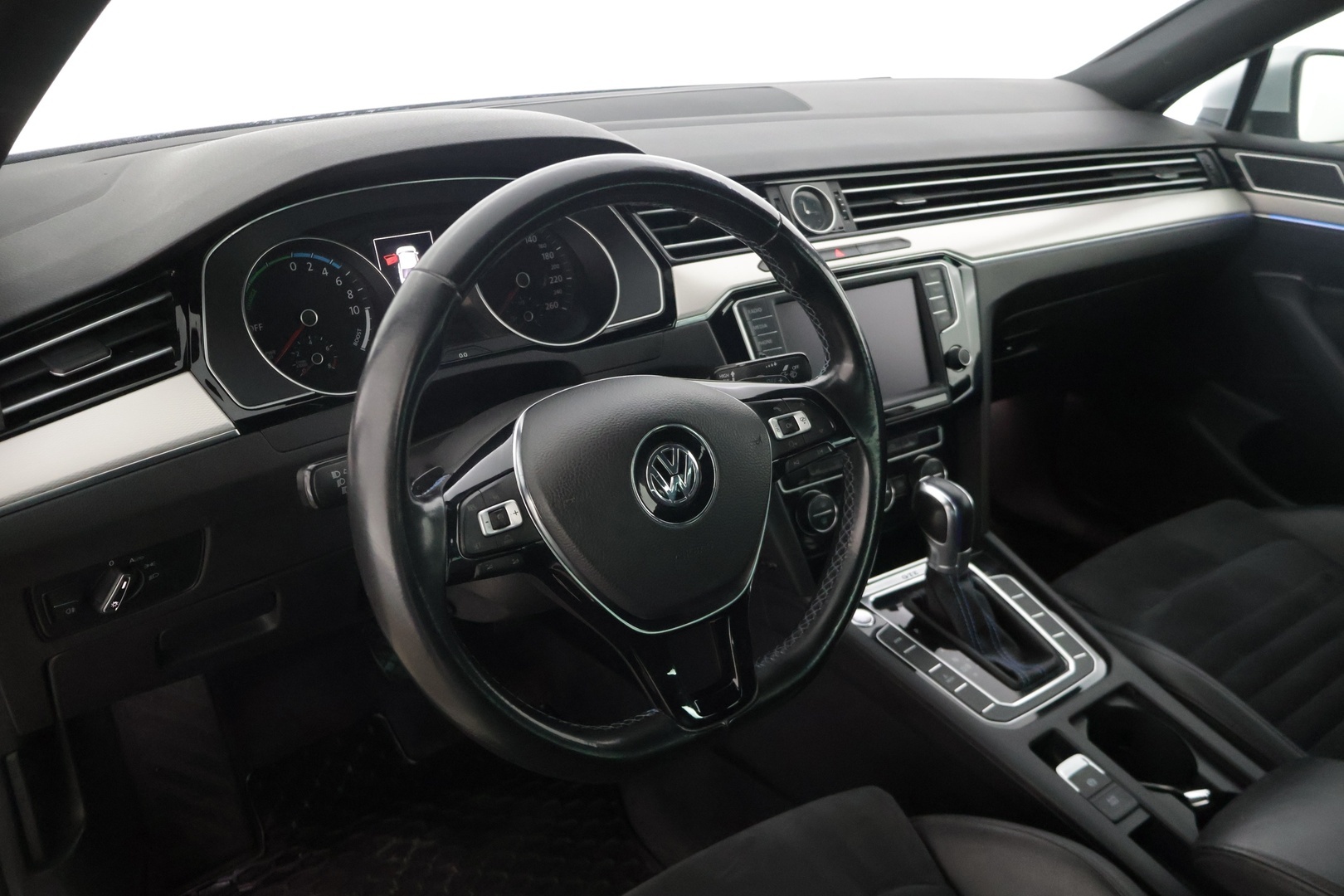 VOLKSWAGEN PASSAT 2016