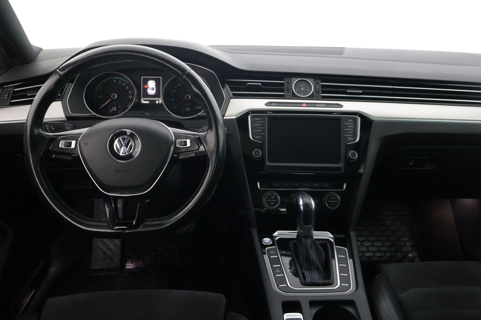 VOLKSWAGEN PASSAT 2016