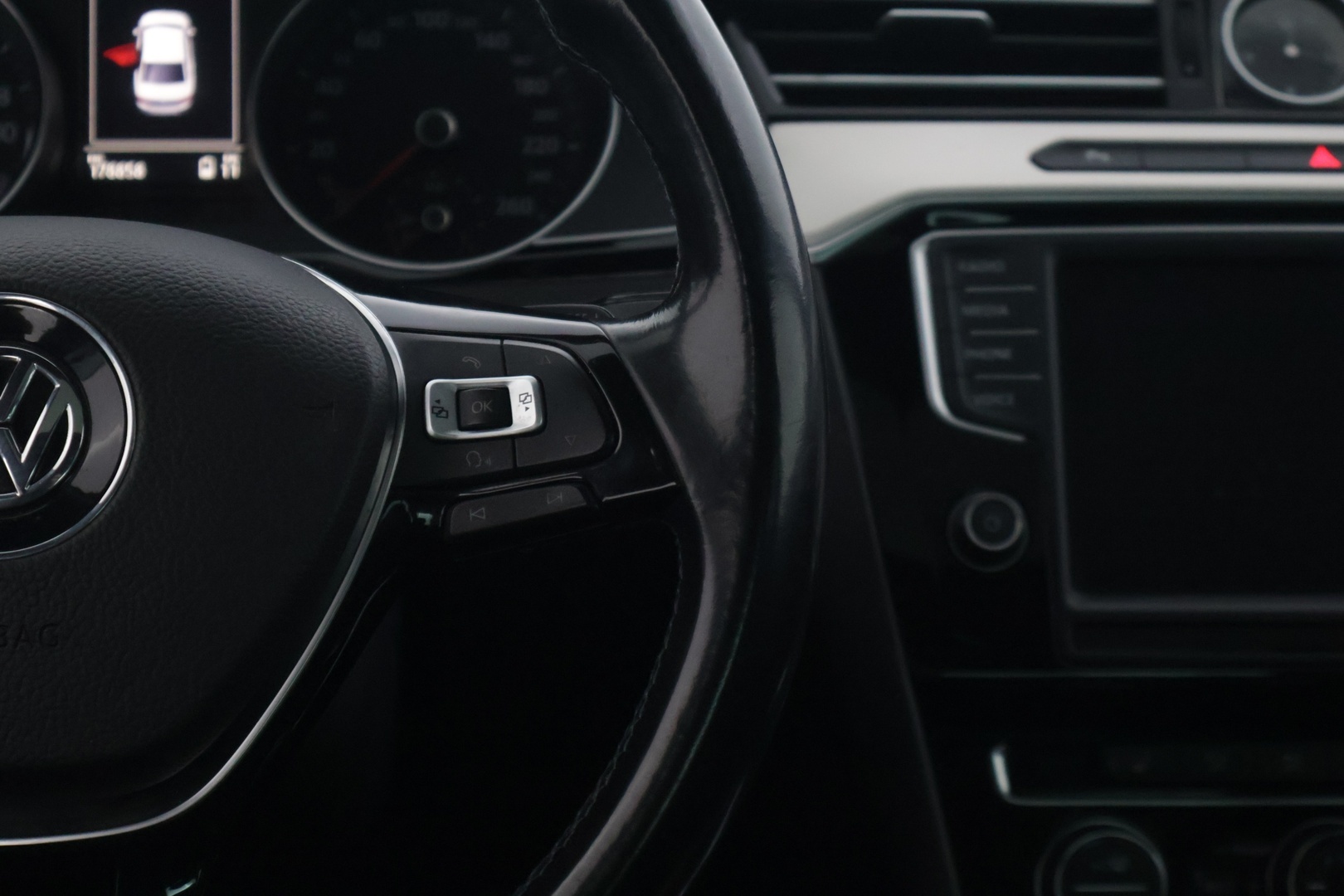 VOLKSWAGEN PASSAT 2016