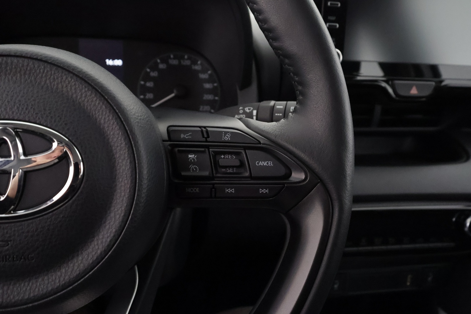 TOYOTA Yaris 2023