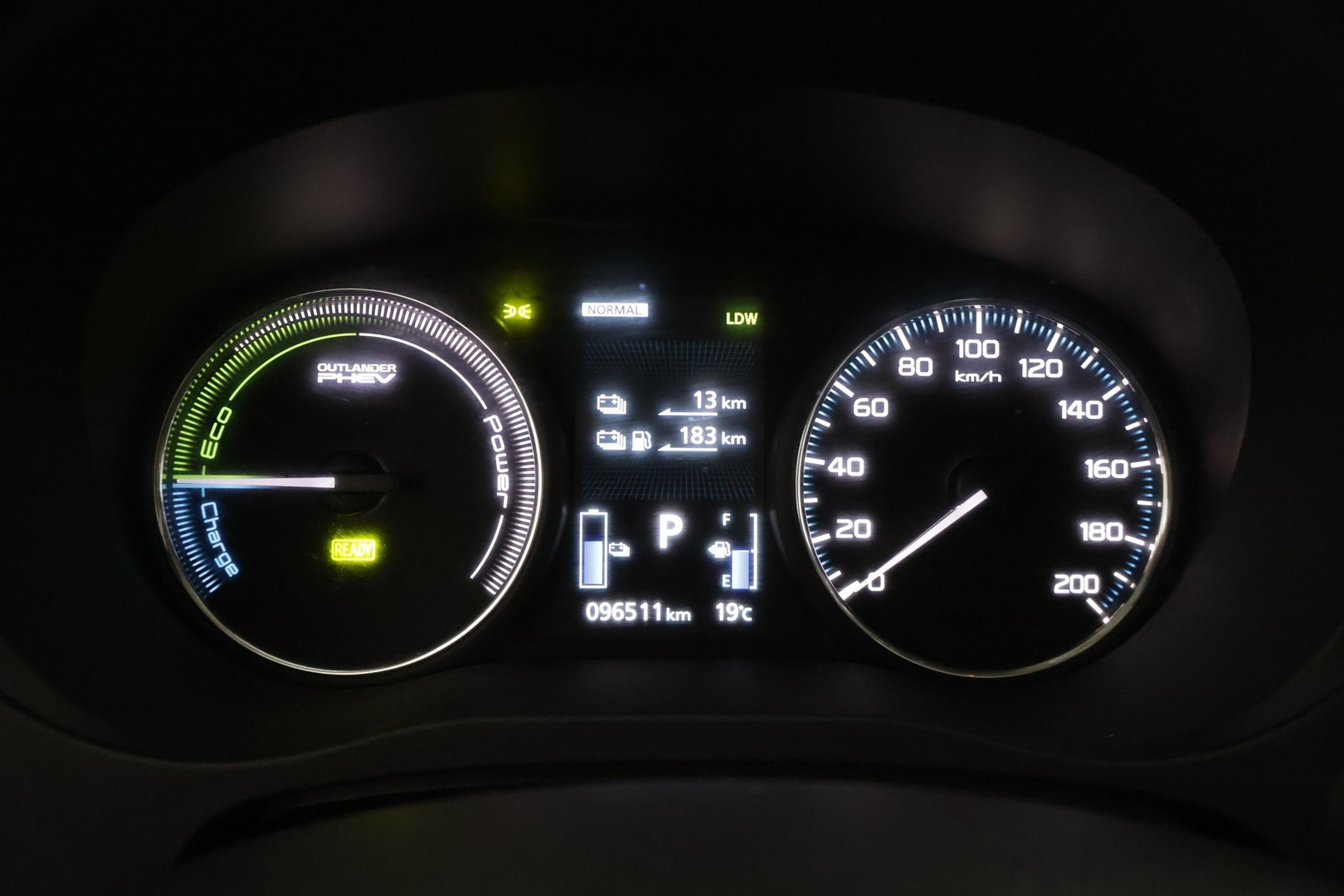 MITSUBISHI Outlander PHEV 2017