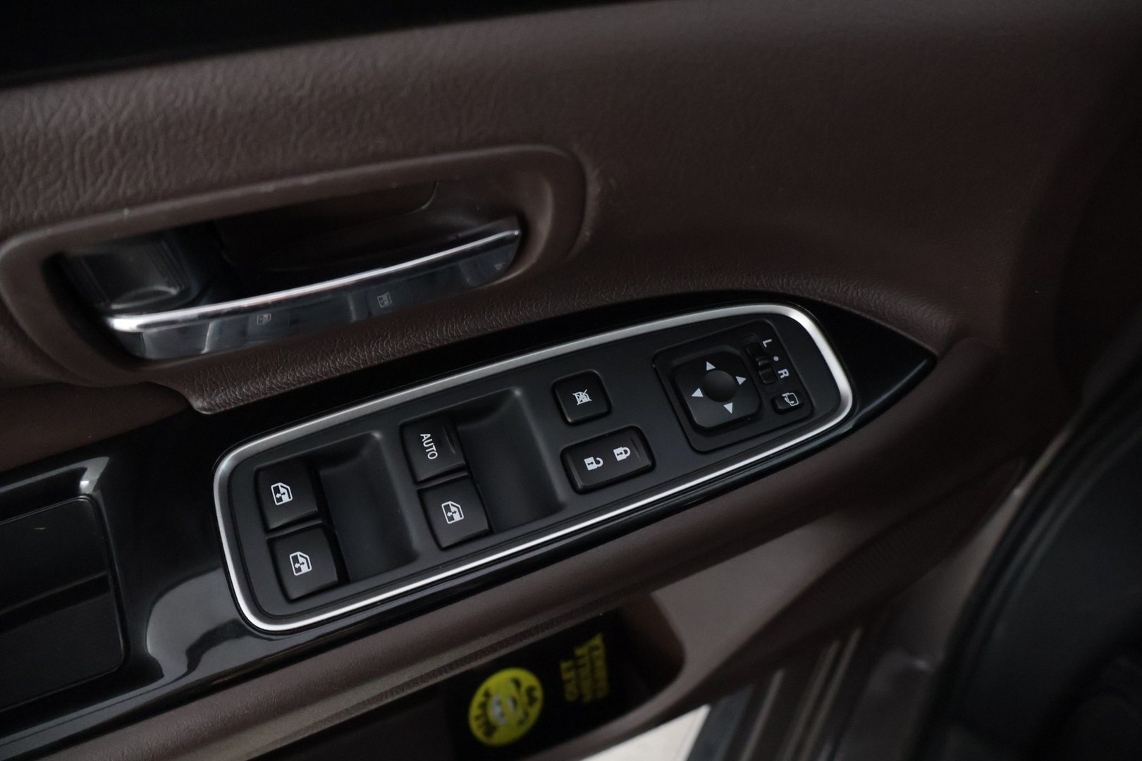 MITSUBISHI Outlander PHEV 2017