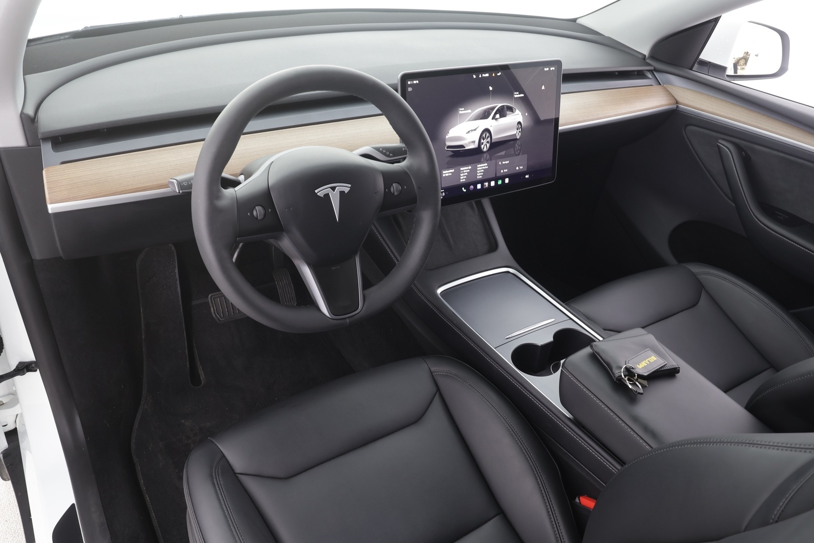 TESLA Model Y 2024