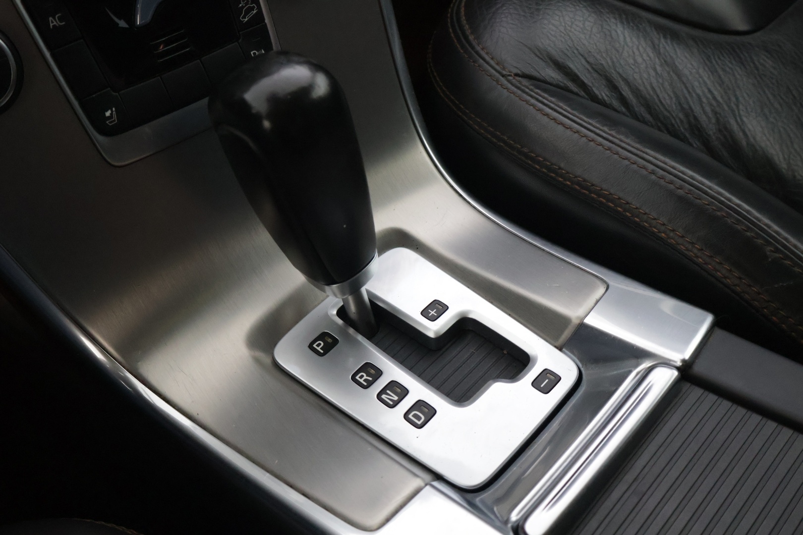 VOLVO XC60 2012