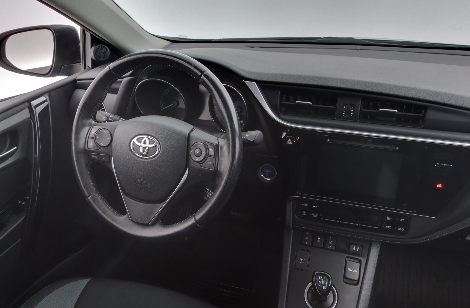 TOYOTA Auris 2016